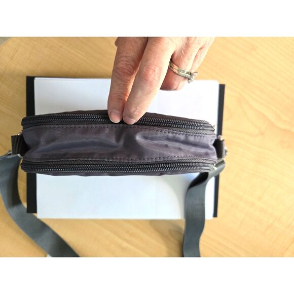 Baggallini Oakland Crossbody Water Resistant Bag New Without Tags In Medium Gray - Picture 6 of 9